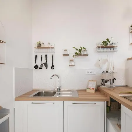 Modern Mediterranean Apartment *