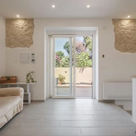 Modern Mediterranean Apartment *