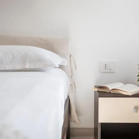 Modern Mediterranean Daire *