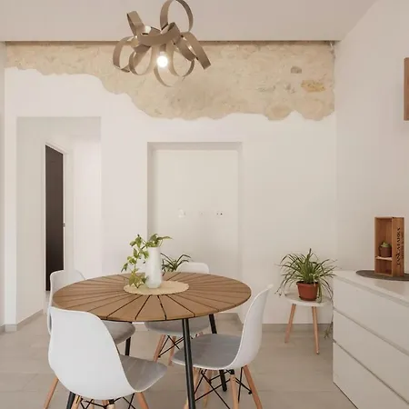 Modern Mediterranean Daire *