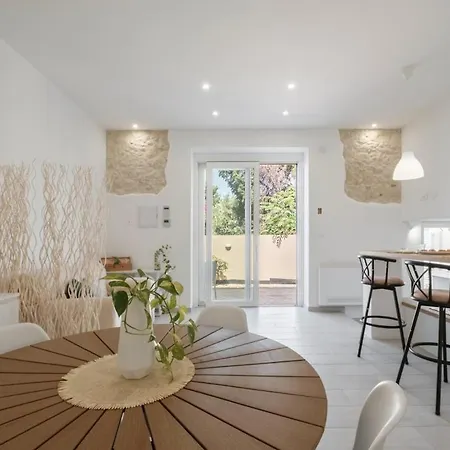 Daire Modern Mediterranean *